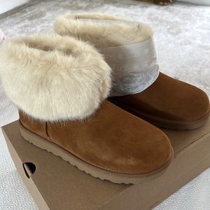 Brand new never worn Ugg Mini Blakley